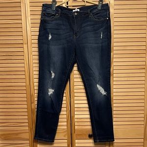 Distressed stretch jeans